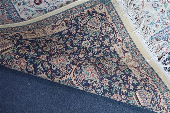 A Tabriz carpet Approx. 360 x 270cm